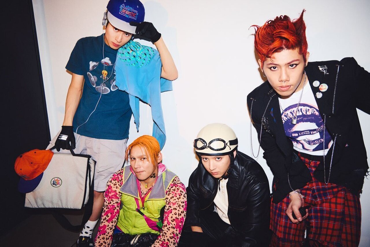 2025/5/20(火)発売!!豪華2冊組フォトブック『WE R』vol.1「DAYS」vol.2